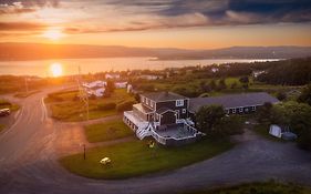 Edge Of The Avalon Inn 3*